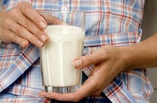 En pige taber sig på kefir